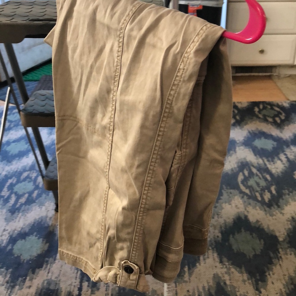 Tan capris